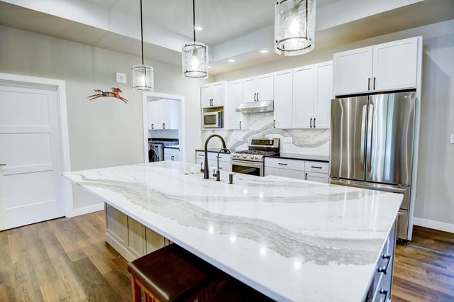 107 Savannah Circle, Barneveld, WI 53507