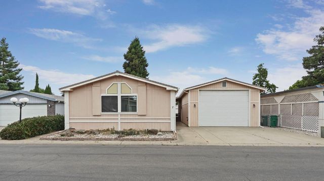7 River Bend Dr, Lodi, CA 95242