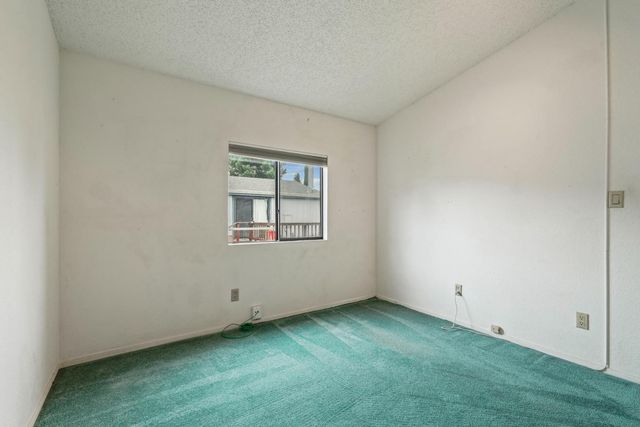 7 River Bend Dr, Lodi, CA 95242