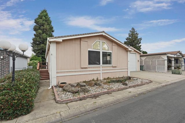 7 River Bend Dr, Lodi, CA 95242