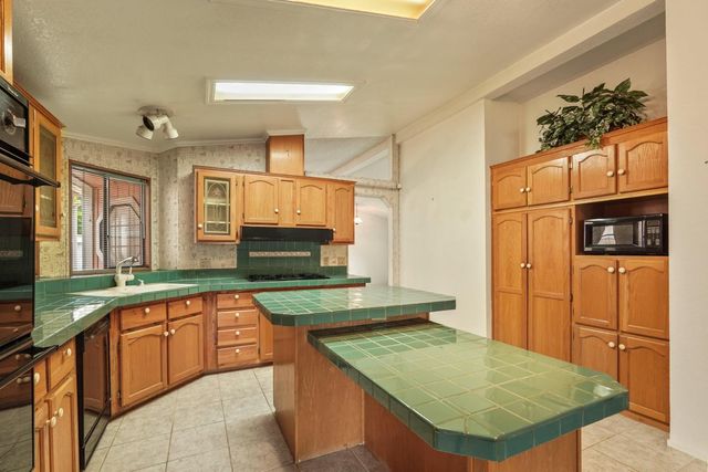 7 River Bend Dr, Lodi, CA 95242