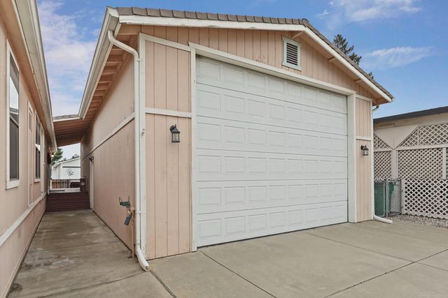 7 River Bend Dr, Lodi, CA 95242