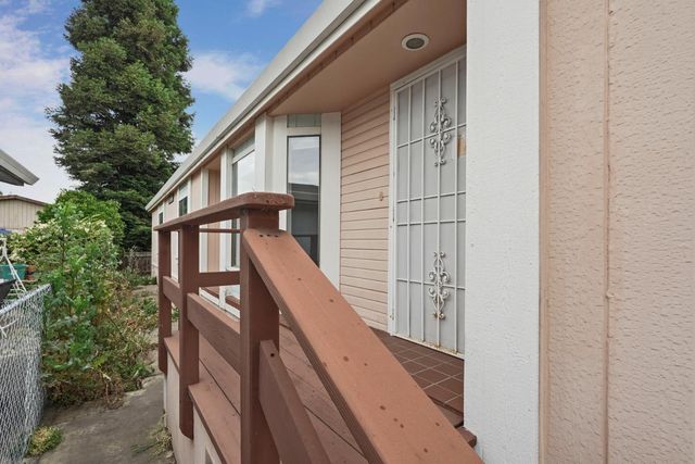 7 River Bend Dr, Lodi, CA 95242