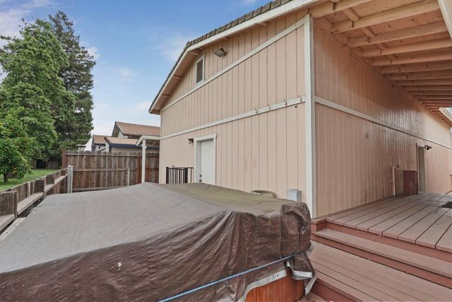 7 River Bend Dr, Lodi, CA 95242