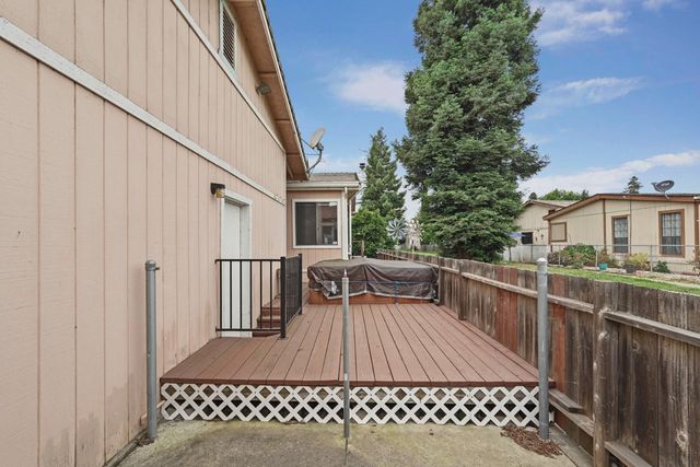 7 River Bend Dr, Lodi, CA 95242