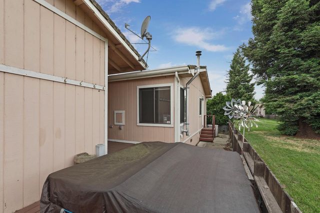 7 River Bend Dr, Lodi, CA 95242