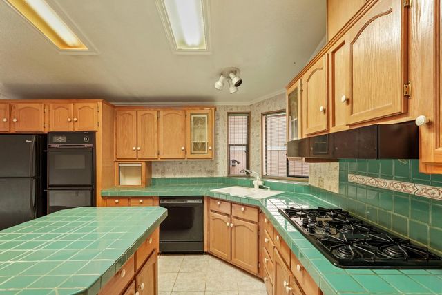 7 River Bend Dr, Lodi, CA 95242