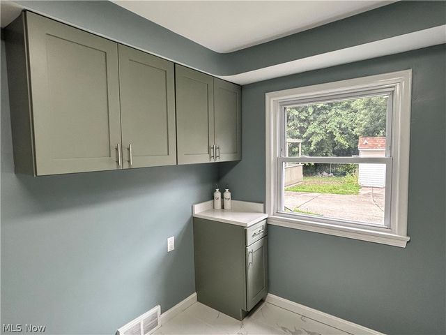 13099 Cedar Road, Cleveland Heights, OH 44118