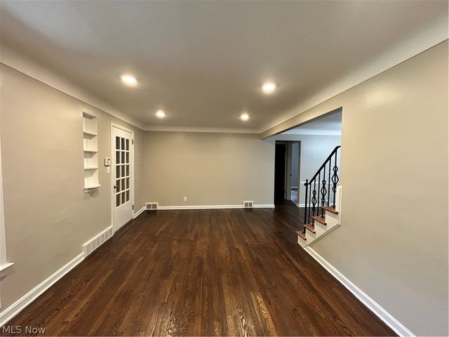 13099 Cedar Road, Cleveland Heights, OH 44118