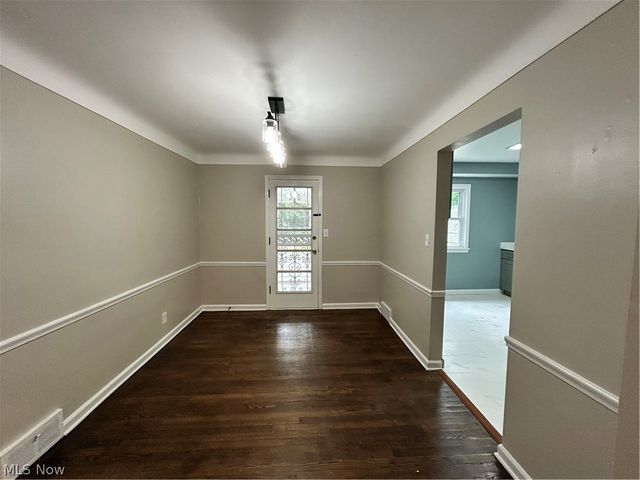 13099 Cedar Road, Cleveland Heights, OH 44118
