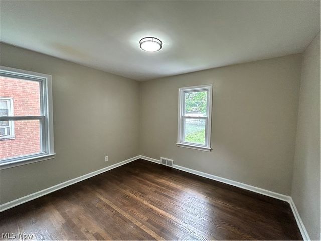 13099 Cedar Road, Cleveland Heights, OH 44118
