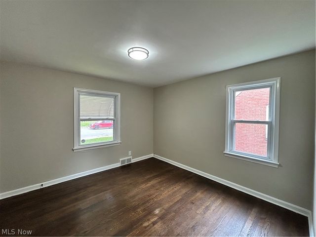 13099 Cedar Road, Cleveland Heights, OH 44118