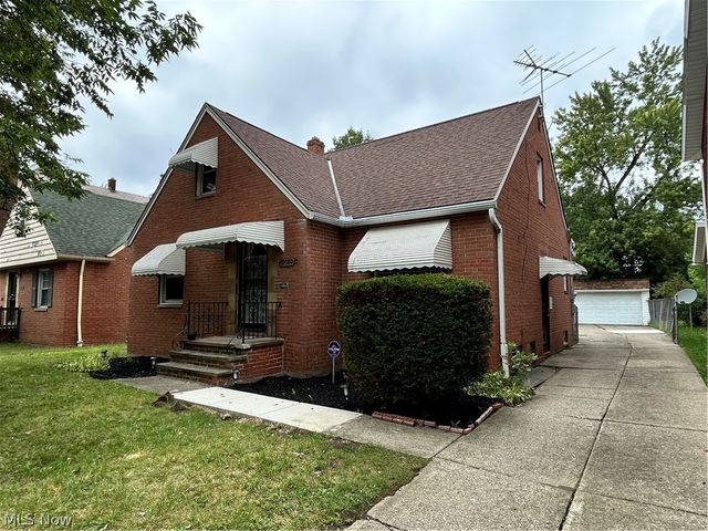 13099 Cedar Road, Cleveland Heights, OH 44118