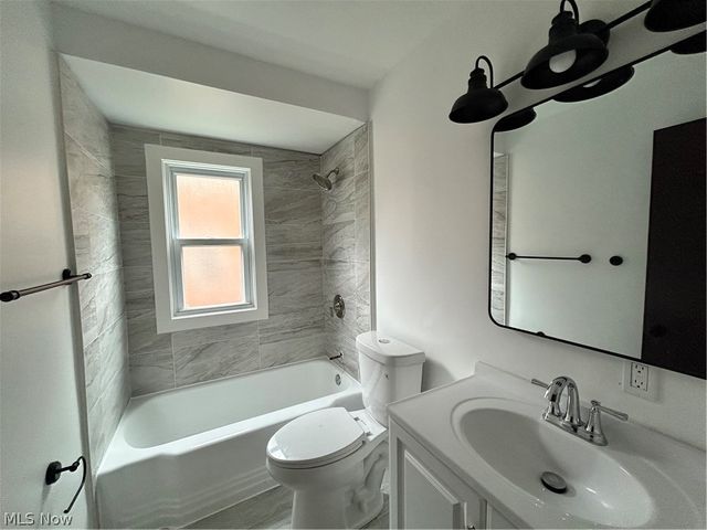 13099 Cedar Road, Cleveland Heights, OH 44118