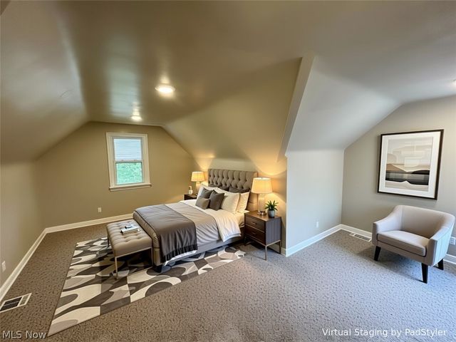 13099 Cedar Road, Cleveland Heights, OH 44118