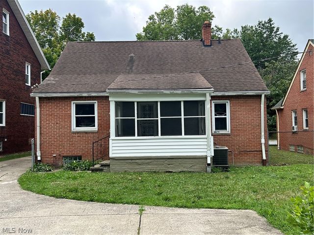 13099 Cedar Road, Cleveland Heights, OH 44118