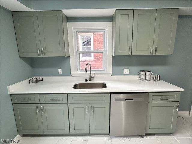 13099 Cedar Road, Cleveland Heights, OH 44118