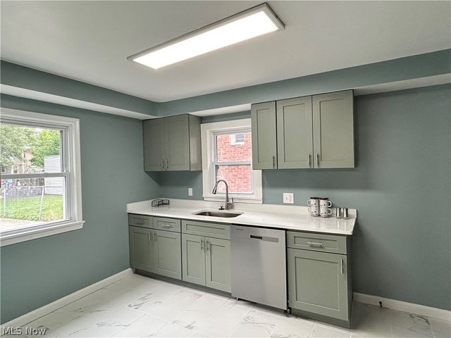 13099 Cedar Road, Cleveland Heights, OH 44118