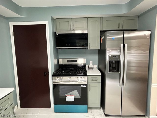 13099 Cedar Road, Cleveland Heights, OH 44118