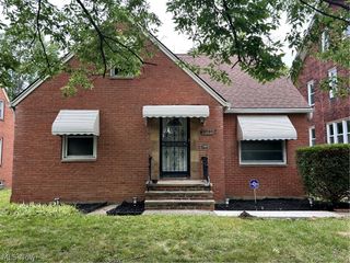 13099 Cedar Road, Cleveland Heights, OH 44118