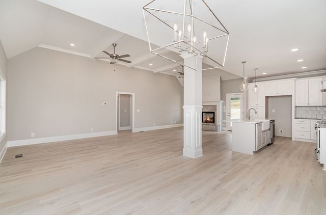 1815 Sulphur College Rd, Hartsville, TN 37074