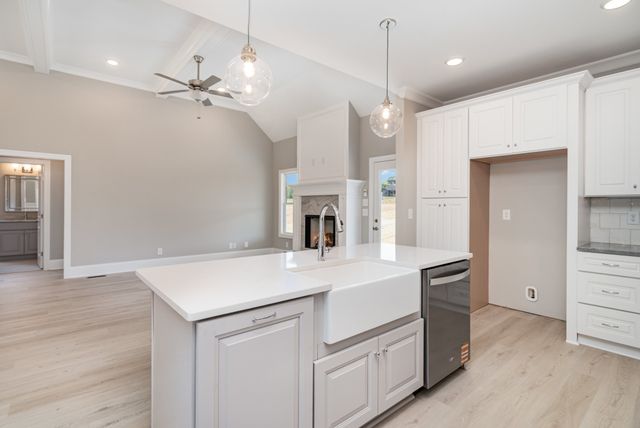 1815 Sulphur College Rd, Hartsville, TN 37074