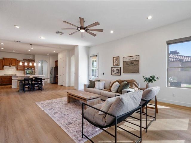 2025 W Calle De Sol, Phoenix, AZ 85085