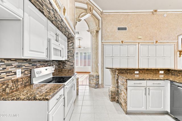 718 E ORANGEWOOD Avenue, Phoenix, AZ 85020