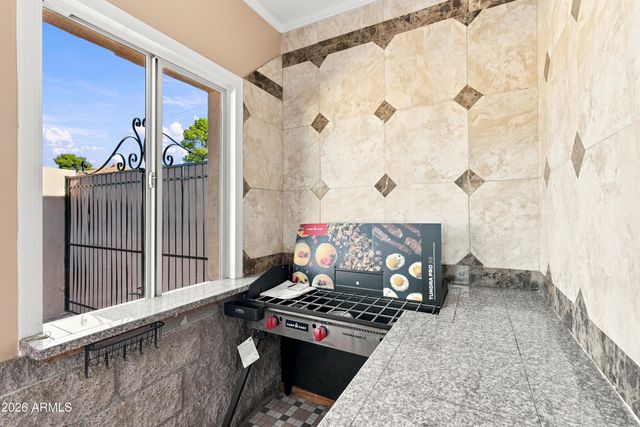 718 E ORANGEWOOD Avenue, Phoenix, AZ 85020