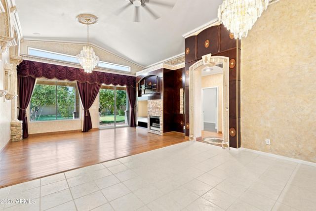 718 E ORANGEWOOD Avenue, Phoenix, AZ 85020