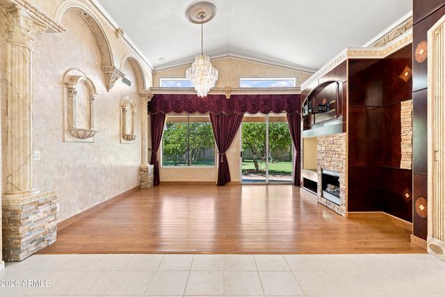 718 E ORANGEWOOD Avenue, Phoenix, AZ 85020