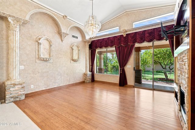 718 E ORANGEWOOD Avenue, Phoenix, AZ 85020