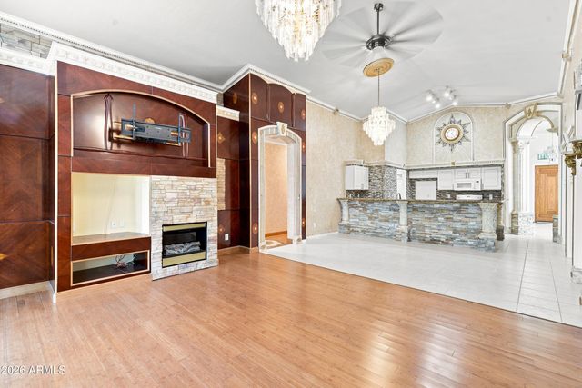 718 E ORANGEWOOD Avenue, Phoenix, AZ 85020