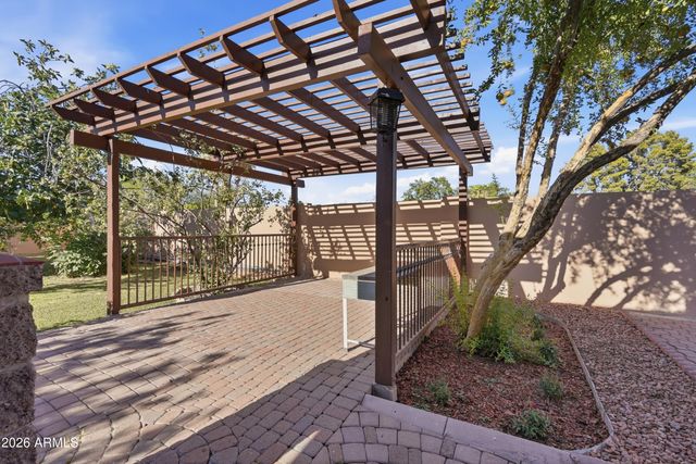 718 E ORANGEWOOD Avenue, Phoenix, AZ 85020