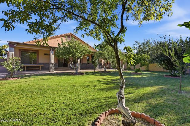 718 E ORANGEWOOD Avenue, Phoenix, AZ 85020