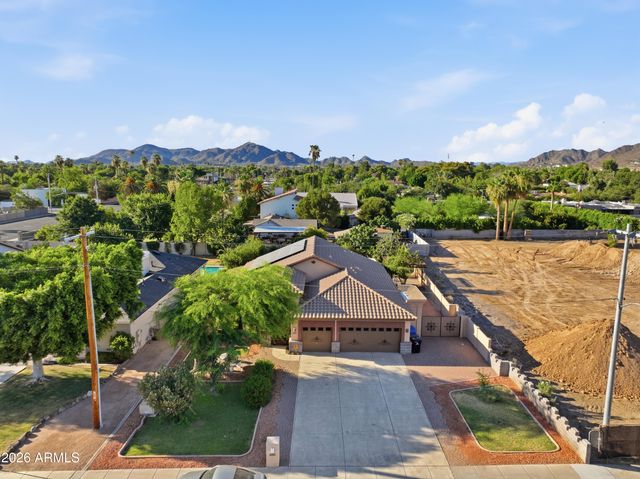 718 E ORANGEWOOD Avenue, Phoenix, AZ 85020