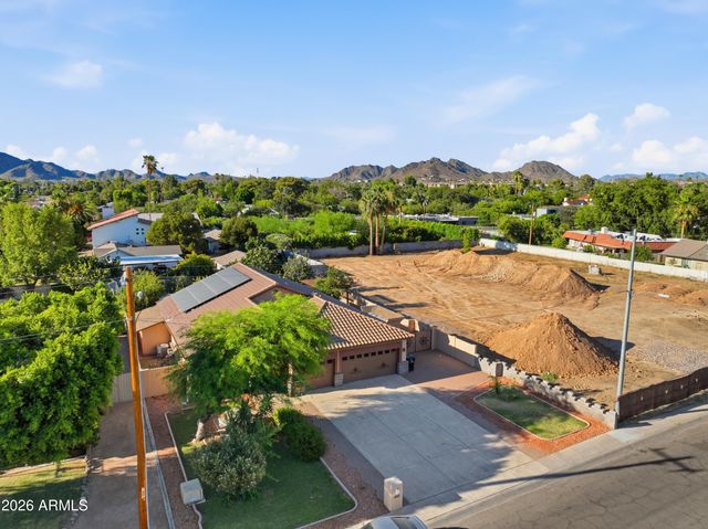 718 E ORANGEWOOD Avenue, Phoenix, AZ 85020