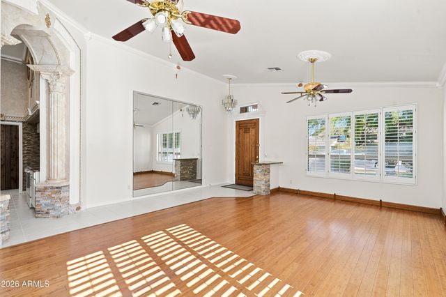 718 E ORANGEWOOD Avenue, Phoenix, AZ 85020