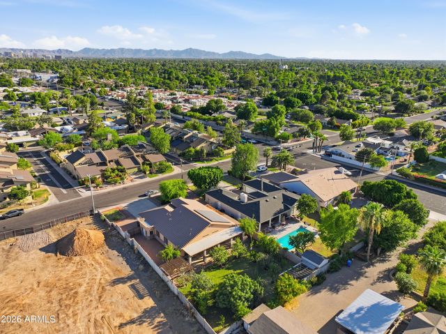 718 E ORANGEWOOD Avenue, Phoenix, AZ 85020