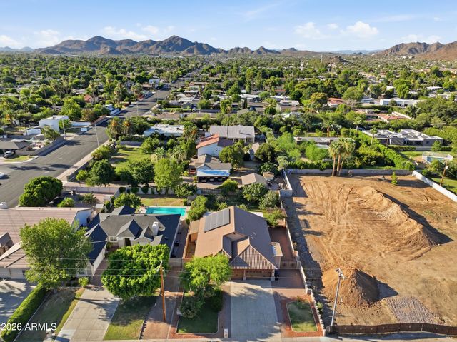 718 E ORANGEWOOD Avenue, Phoenix, AZ 85020