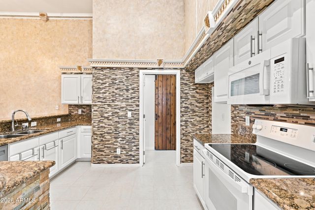 718 E ORANGEWOOD Avenue, Phoenix, AZ 85020
