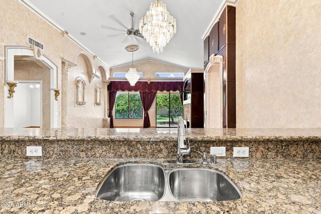 718 E ORANGEWOOD Avenue, Phoenix, AZ 85020