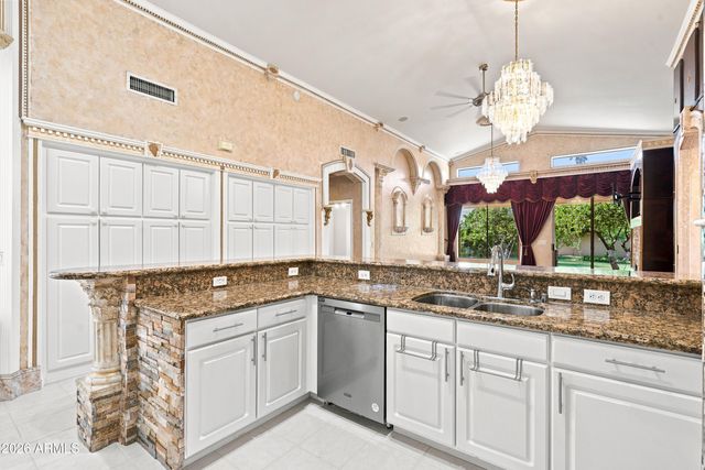 718 E ORANGEWOOD Avenue, Phoenix, AZ 85020