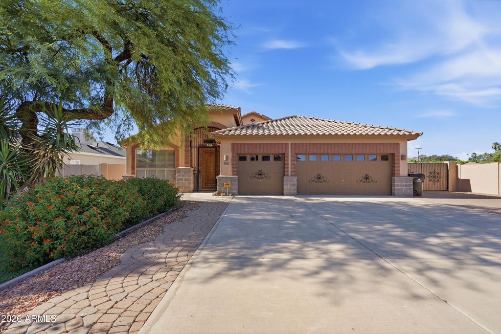 718 E ORANGEWOOD Avenue, Phoenix, AZ 85020 — photo 2