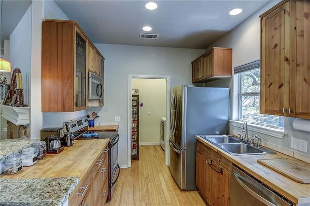 17106 Oak Cliff CIR, Dripping Springs, TX 78620