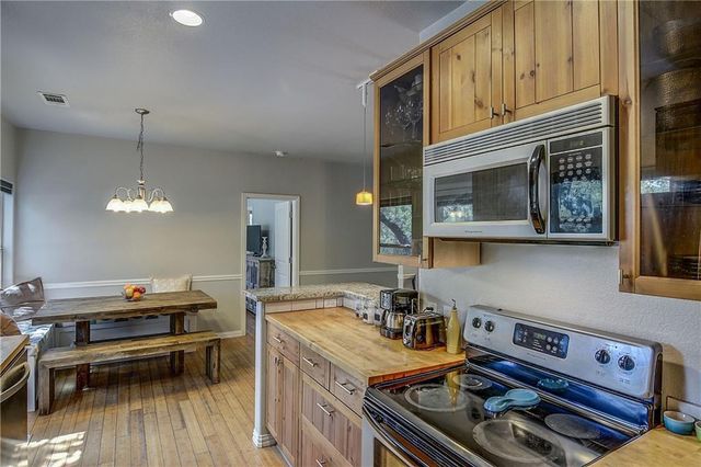 17106 Oak Cliff CIR, Dripping Springs, TX 78620
