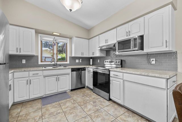 1415 13th AVE NW, Minot, ND 58703