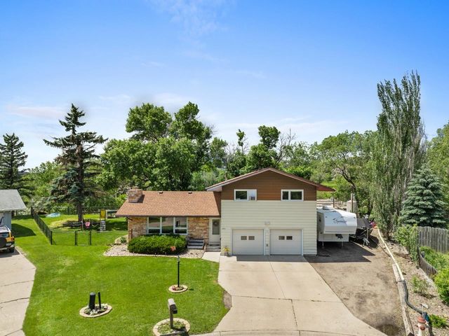 1415 13th AVE NW, Minot, ND 58703