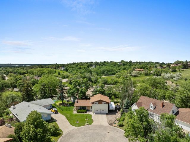 1415 13th AVE NW, Minot, ND 58703