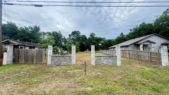 9016 Sherburne Street, Houston, TX 77016